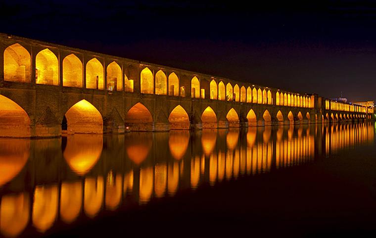 تور 4 روزه اصفهان از مشهد 24 دی 1403
