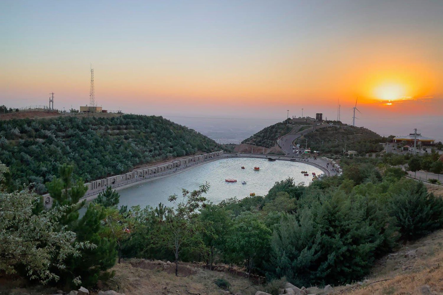 تور 4 روزه تبریز از مشهد 13 بهمن 1403
