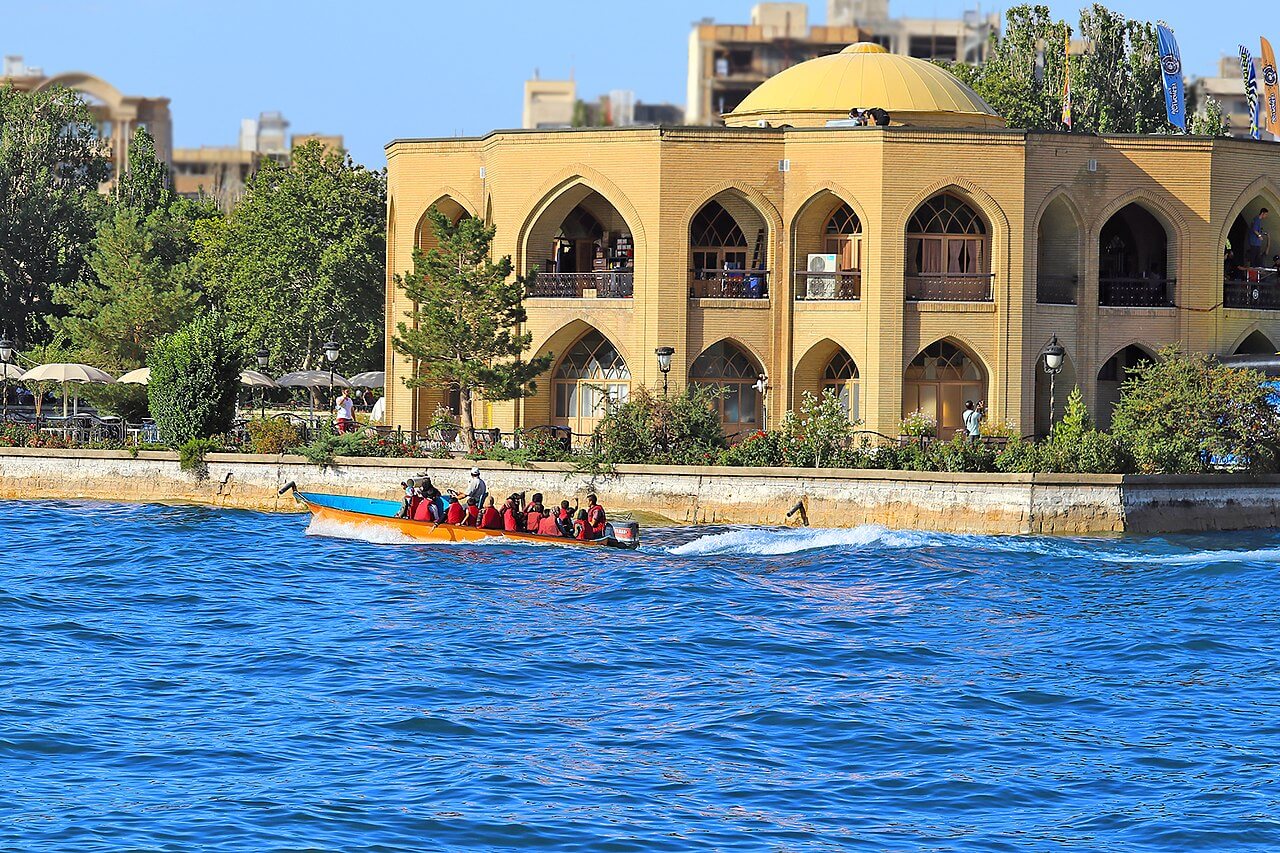 تور 4 روزه تبریز از مشهد 18 بهمن 1403