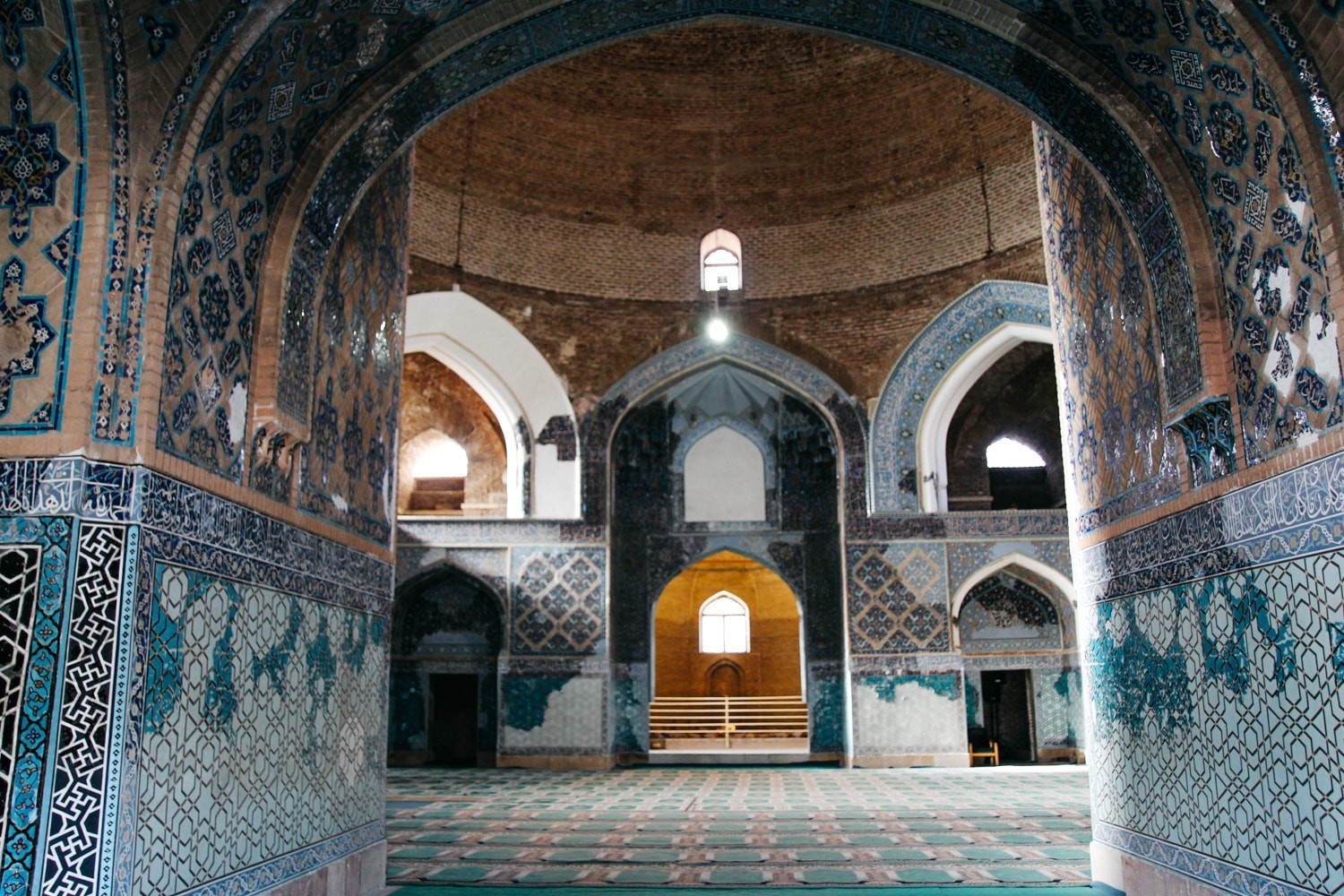 تور 4 روزه تبریز از مشهد 19 بهمن 1403